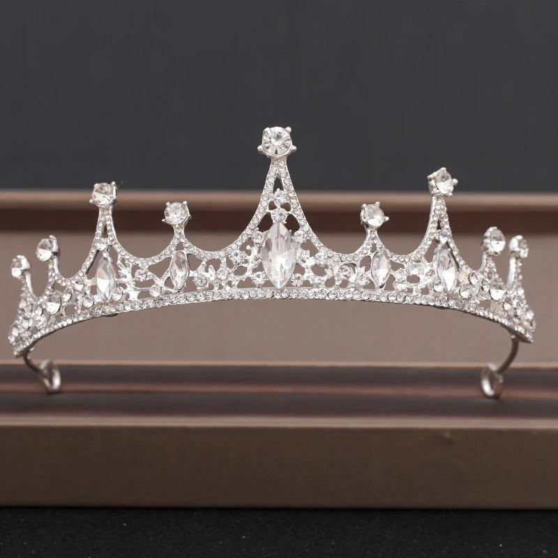 Haarschmuck-Kollektion mit Krone und Tiara im Barock-Stil aus Strasssteinen und Kristallen
