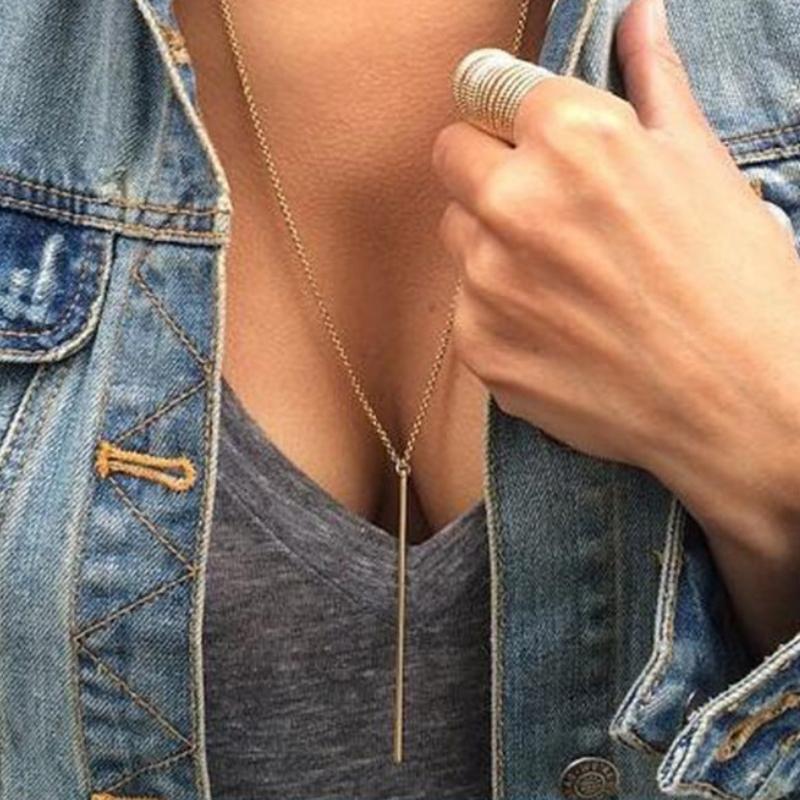 Schlichte, elegante, minimalistische Halskette mit Tropfenform