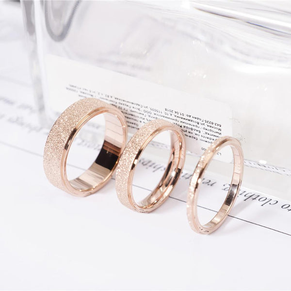 Einfacher, atemberaubender Glitzer- und Schimmerring