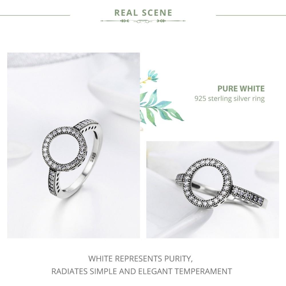 Schlichter und eleganter runder Ring mit Juwelen