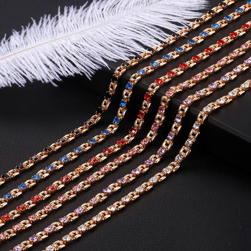 Schlichtes und trendiges Armband mit Strasssteinen