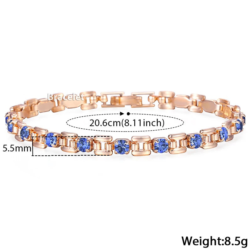 Schlichtes und trendiges Armband mit Strasssteinen