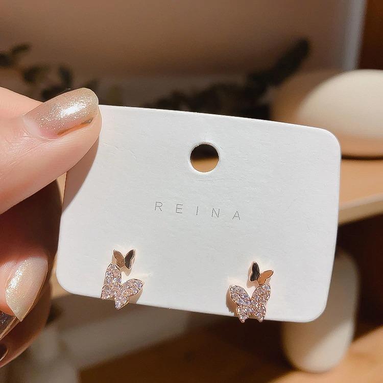 Kleine und minimalistische Schmetterlingsohrringe