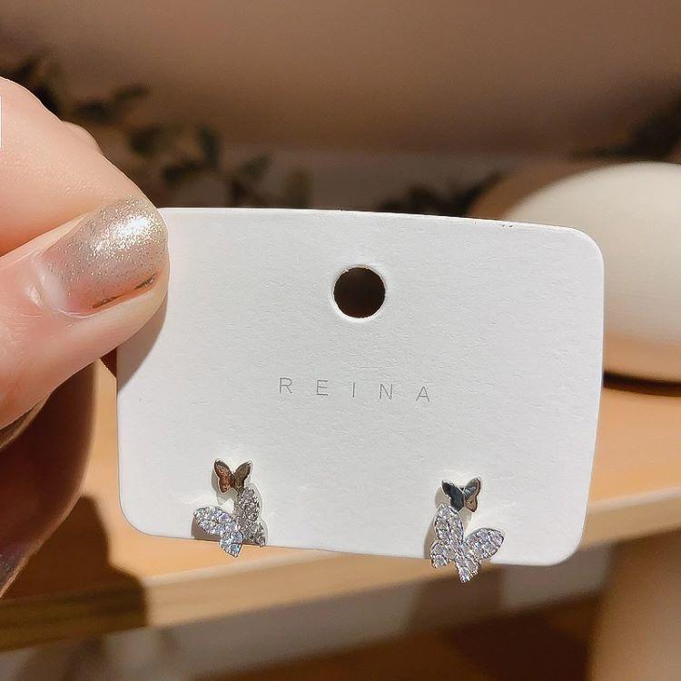 Kleine und minimalistische Schmetterlingsohrringe