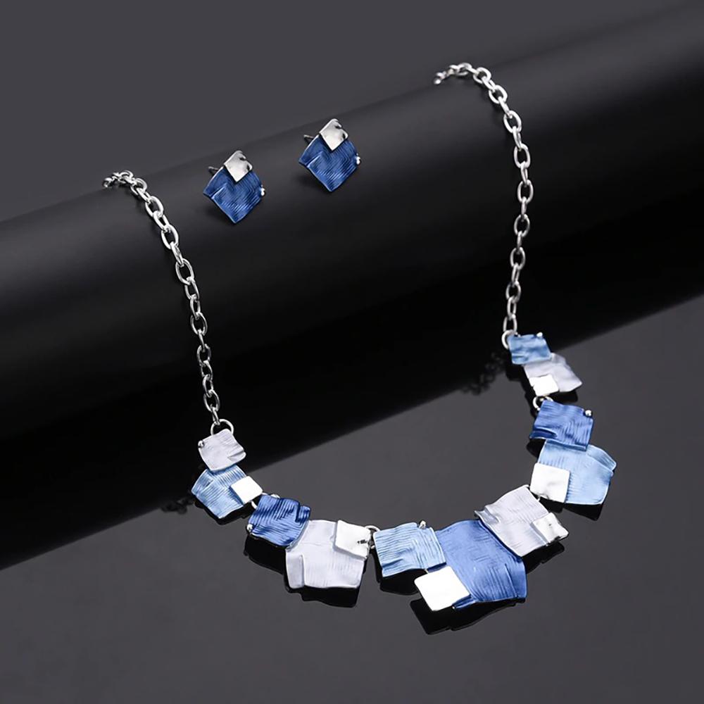 Schickes Schmuckset mit emaillierten geometrischen Quadraten