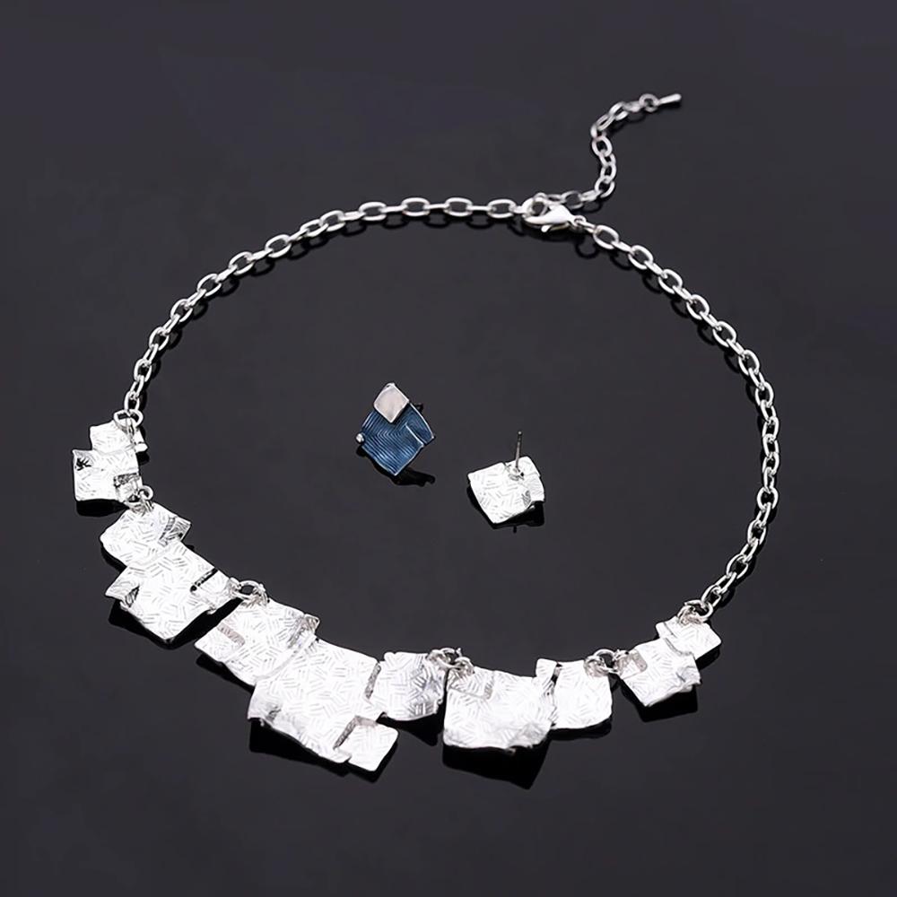 Schickes Schmuckset mit emaillierten geometrischen Quadraten