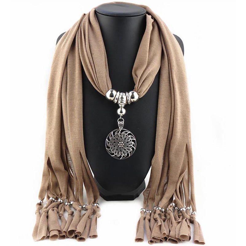 Edler Chiffonschal mit Schmuckkette - Sonderkollektion