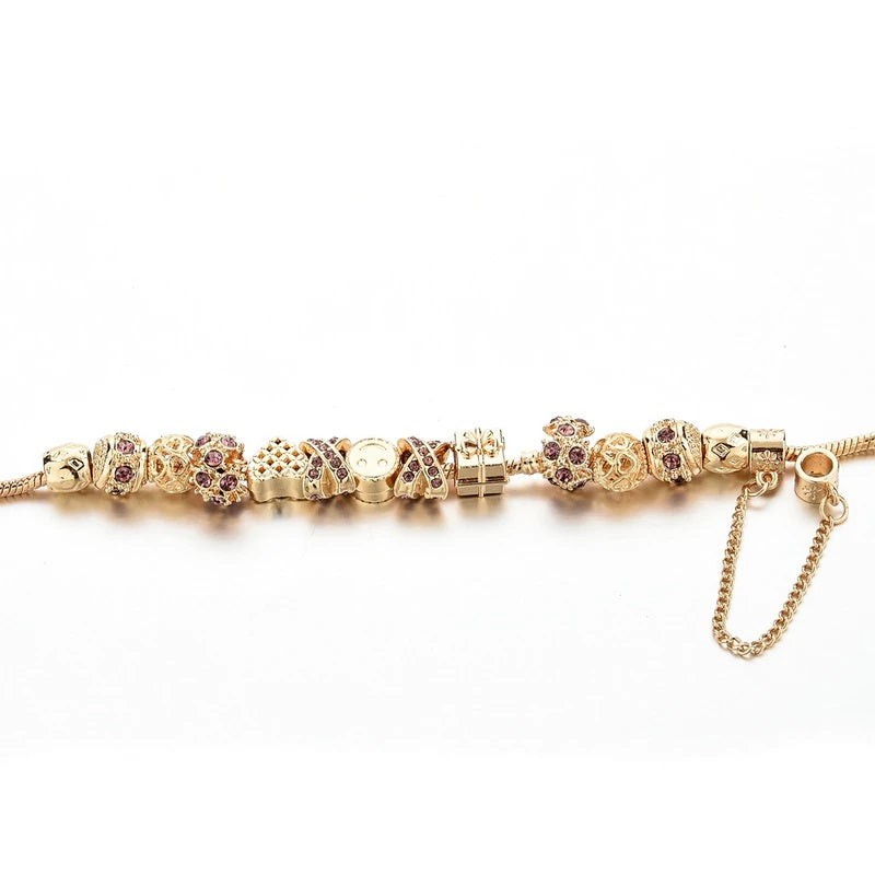 Anspruchsvolle, mit Gold besetzte Armbänder mit Herzanhängern