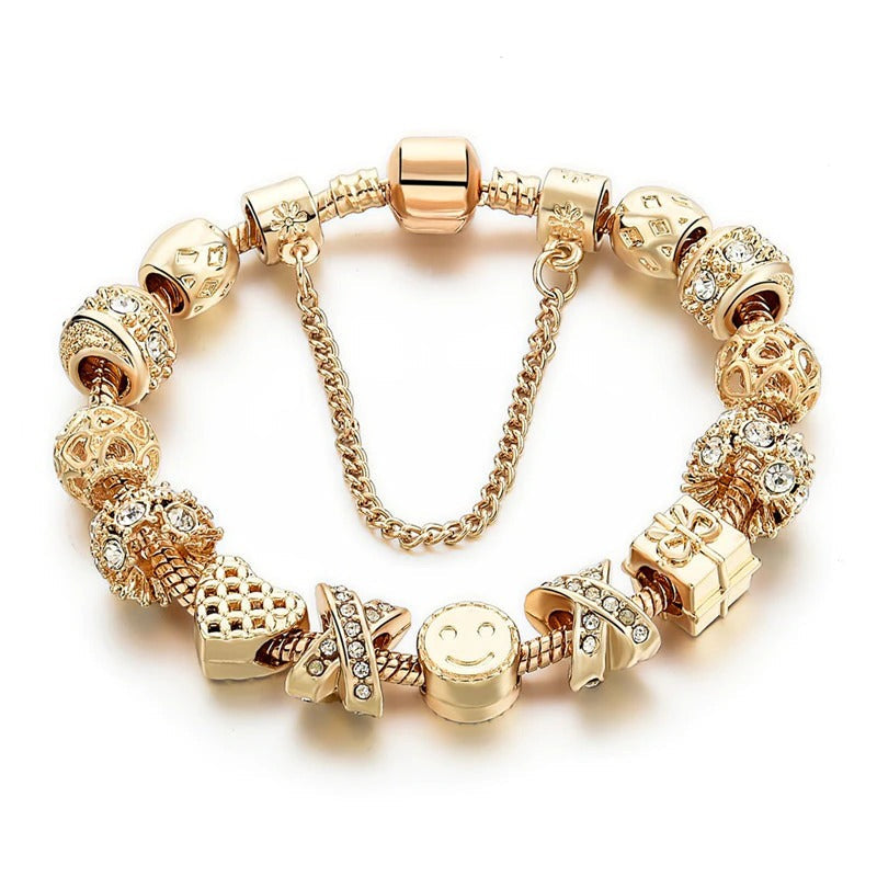 Anspruchsvolle, mit Gold besetzte Armbänder mit Herzanhängern