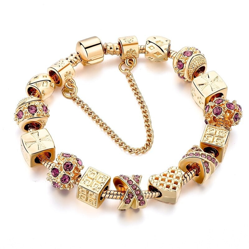 Anspruchsvolle, mit Gold besetzte Armbänder mit Herzanhängern