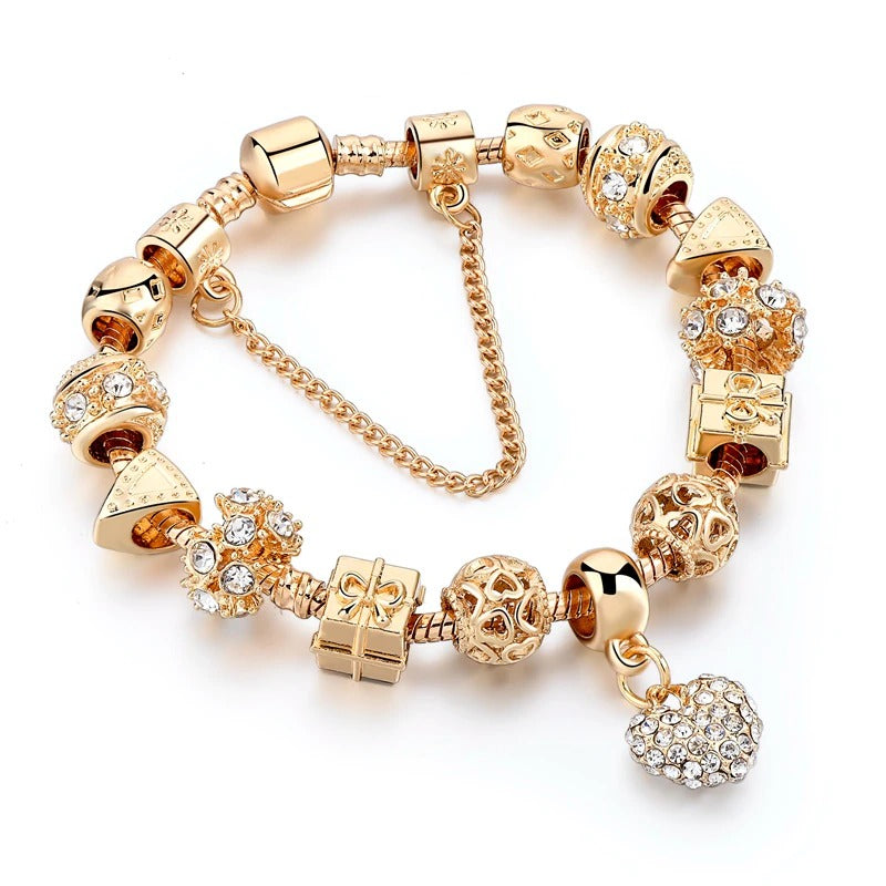 Anspruchsvolle, mit Gold besetzte Armbänder mit Herzanhängern