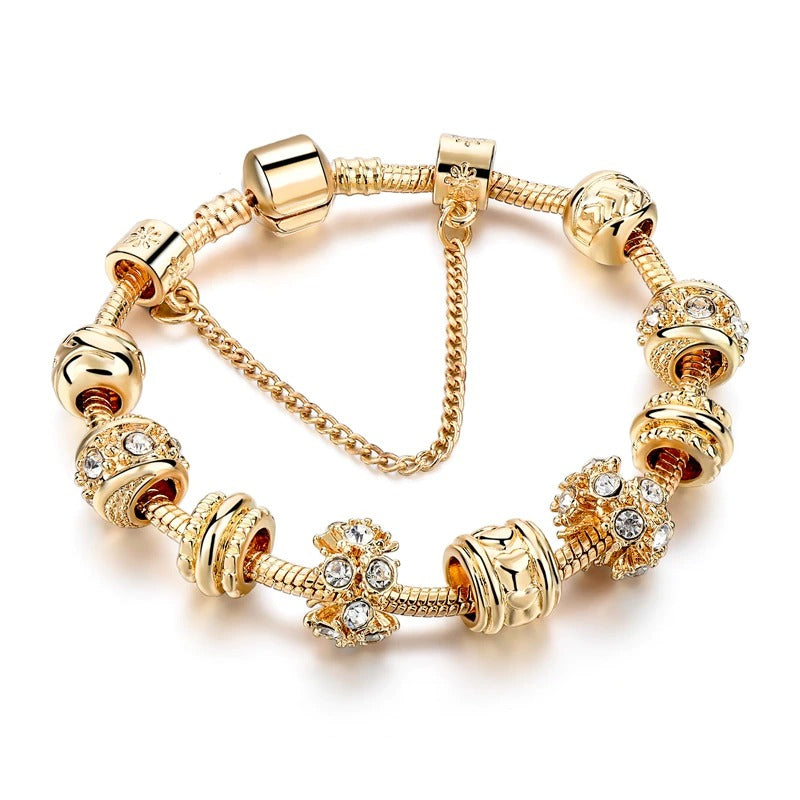 Anspruchsvolle, mit Gold besetzte Armbänder mit Herzanhängern