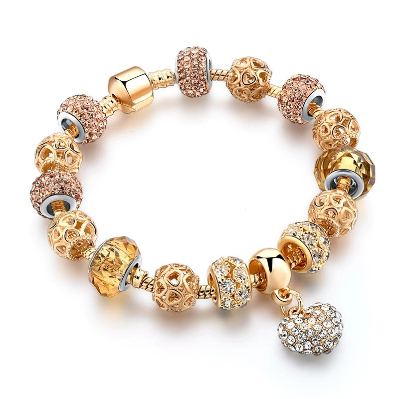 Anspruchsvolle, mit Gold besetzte Armbänder mit Herzanhängern