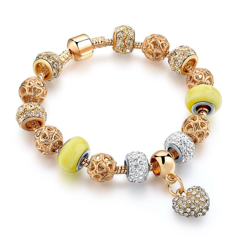 Anspruchsvolle, mit Gold besetzte Armbänder mit Herzanhängern
