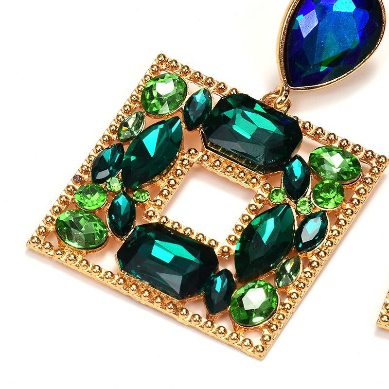 Funkelnde, elegante Ohrringe mit Wassertropfen und Strasssteinen