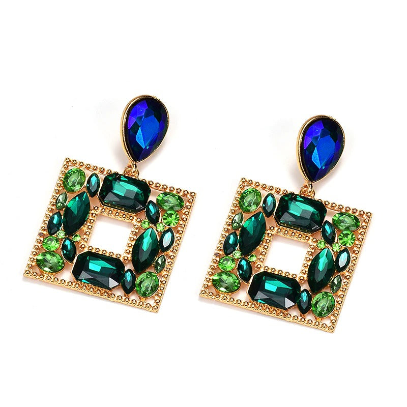 Funkelnde, elegante Ohrringe mit Wassertropfen und Strasssteinen