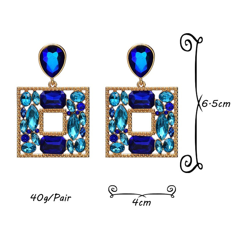 Funkelnde, elegante Ohrringe mit Wassertropfen und Strasssteinen