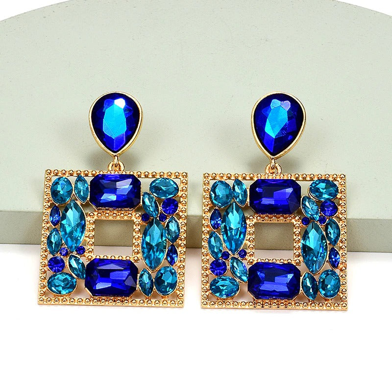 Funkelnde, elegante Ohrringe mit Wassertropfen und Strasssteinen