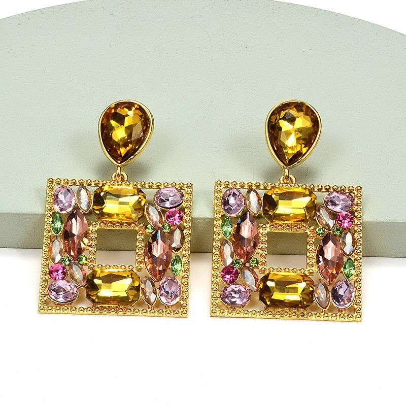 Funkelnde, elegante Ohrringe mit Wassertropfen und Strasssteinen