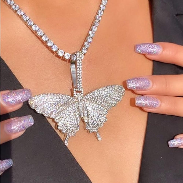 Funkelnde Iced Out Kette mit Schmetterlingsanhänger