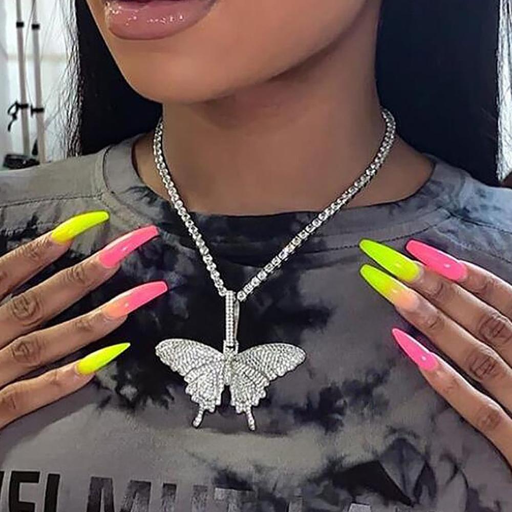 Funkelnde Iced Out Kette mit Schmetterlingsanhänger