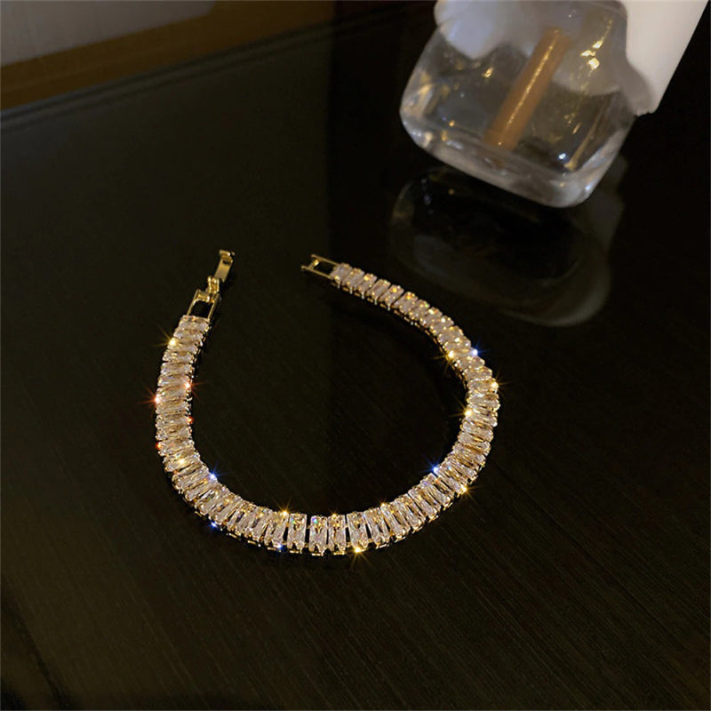 Funkelnde Tennisarmbänder mit Zirkonia in verschiedenen Stilen