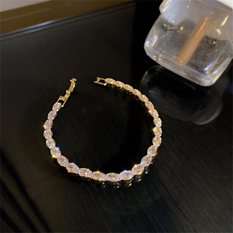 Funkelnde Tennisarmbänder mit Zirkonia in verschiedenen Stilen