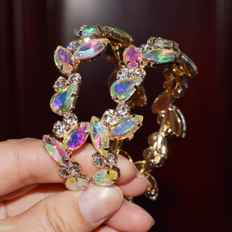 Funkelnde, übergroße, trendige Creolen mit Strasssteinen