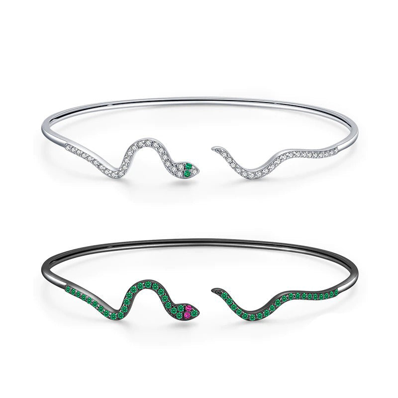 Funkelnde, mit Zirkonia akzentuierte Armreife in Schlangenform