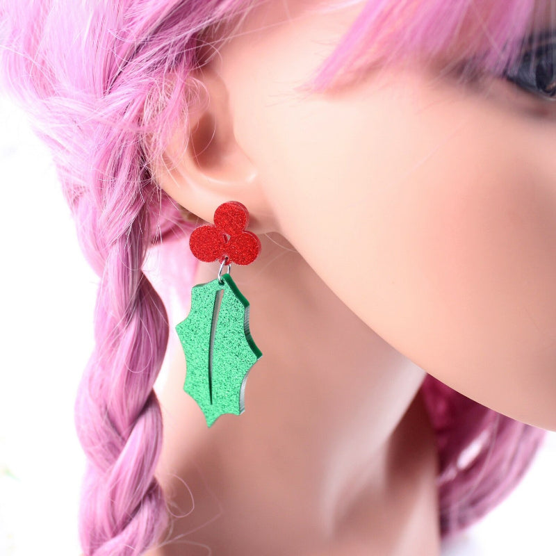 Funkelnde Urlaubsohrringe mit Blättern und Beeren