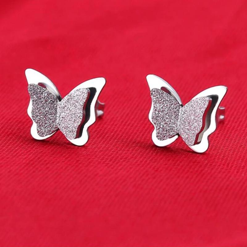 Entzückendes Set aus Halskette und Ohrringen aus Edelstahl