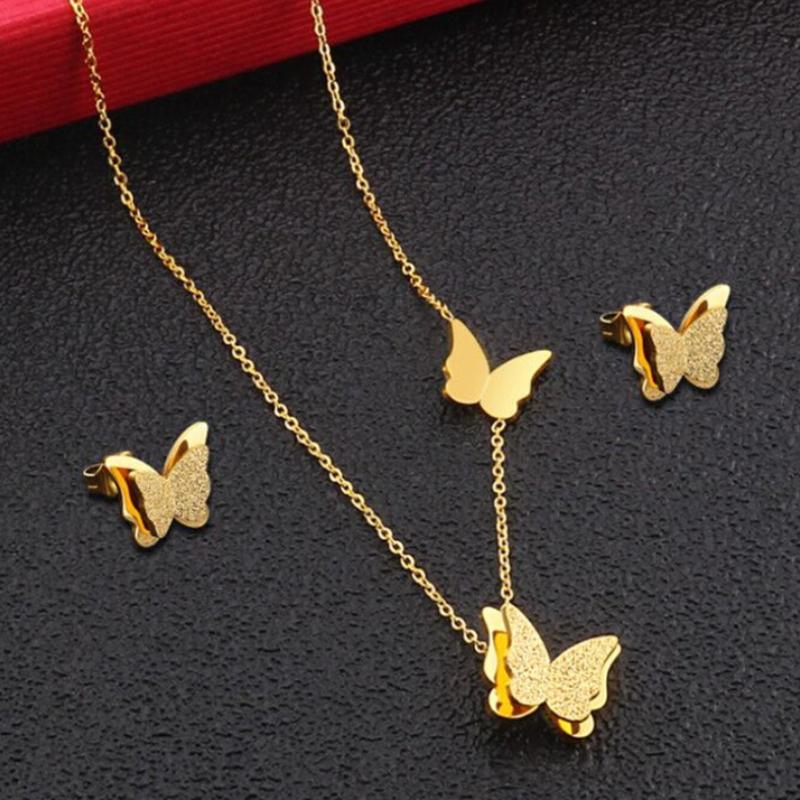 Entzückendes Set aus Halskette und Ohrringen aus Edelstahl