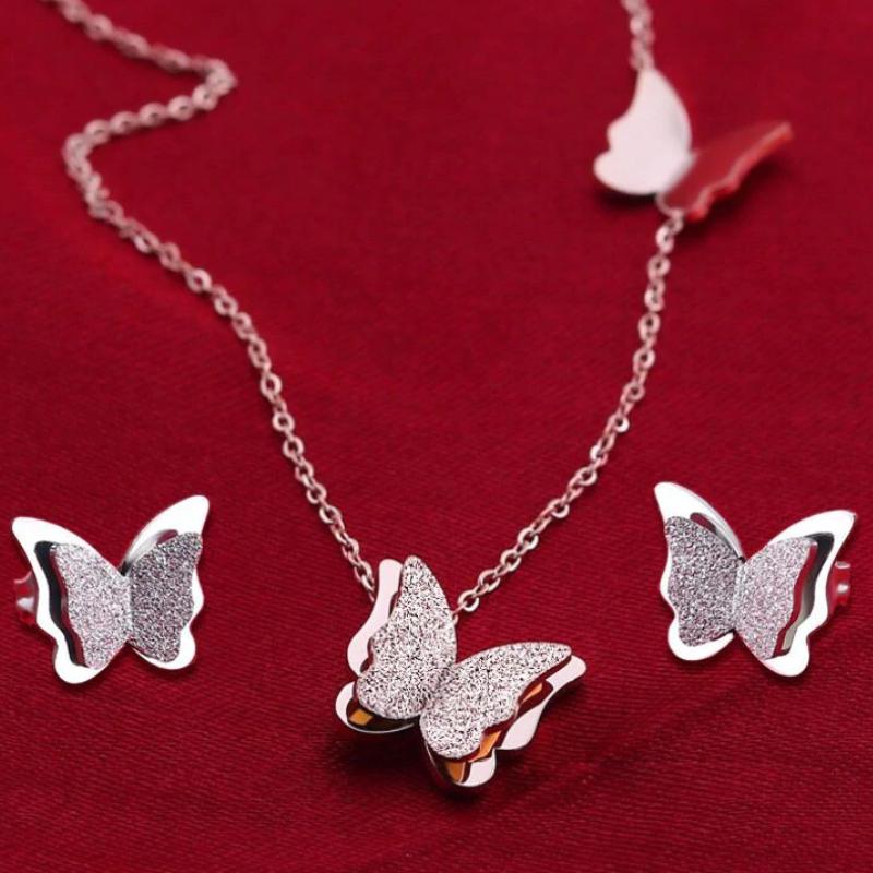 Entzückendes Set aus Halskette und Ohrringen aus Edelstahl