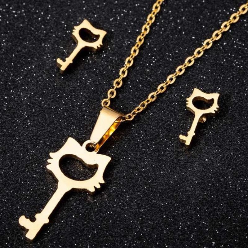 Entzückendes Set aus Halskette und Ohrringen aus Edelstahl