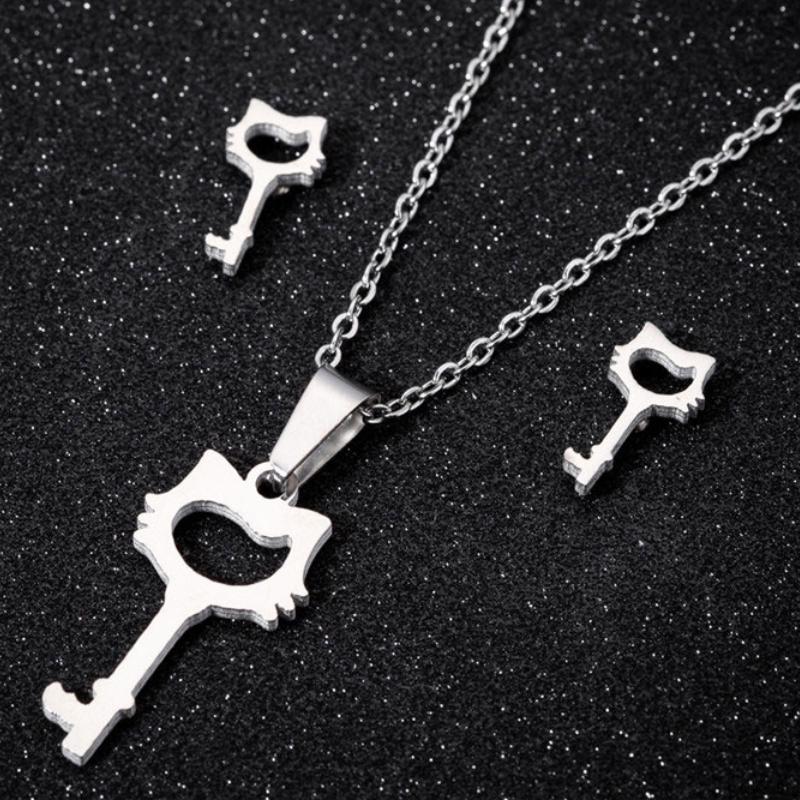 Entzückendes Set aus Halskette und Ohrringen aus Edelstahl