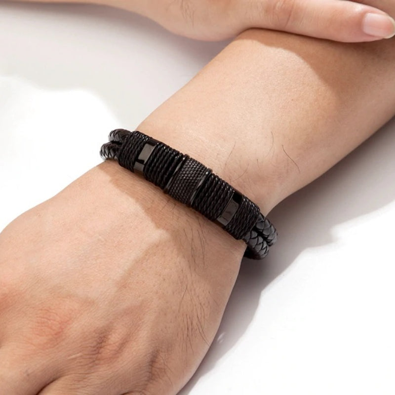 Doppellagige geflochtene Wickelarmbänder aus veganem Leder aus Edelstahl