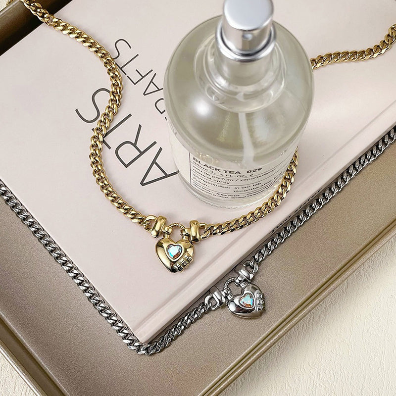 Halsketten mit Herz-Anhänger aus Edelstahl