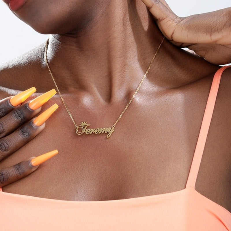 Personalisierte Halskette mit Namensanhänger aus Edelstahl