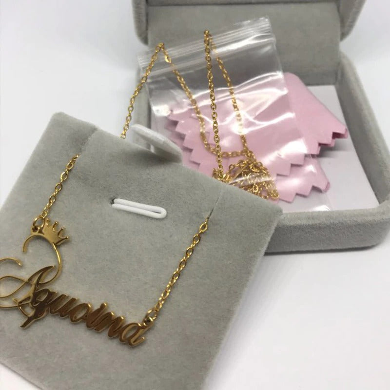 Personalisierte Halskette mit Namensanhänger aus Edelstahl