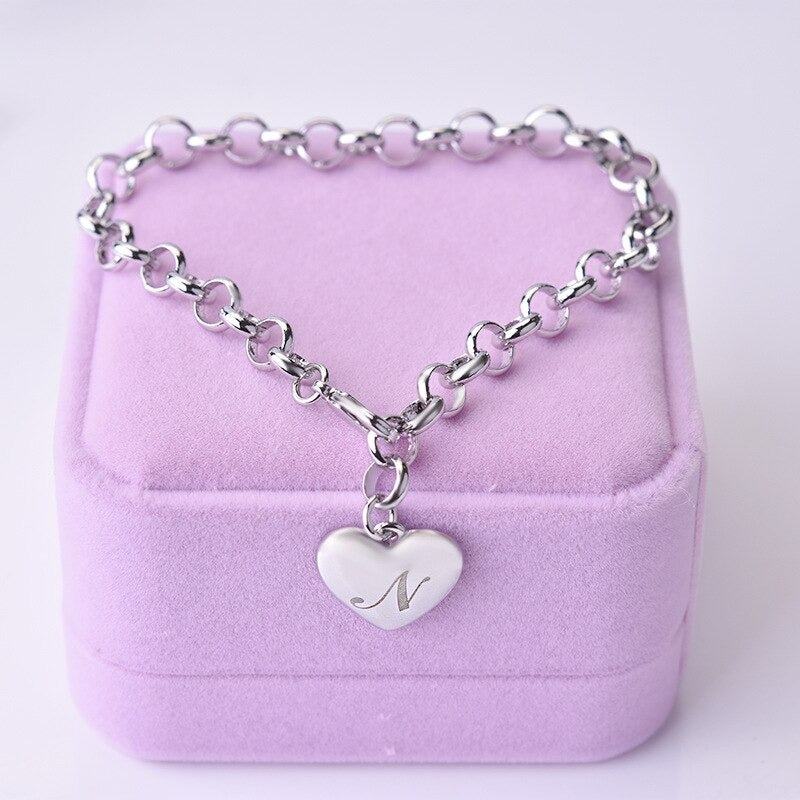 Charm-Armbänder mit Herz-Anhängern aus Sterlingsilber mit Anfangsbuchstaben A–Z