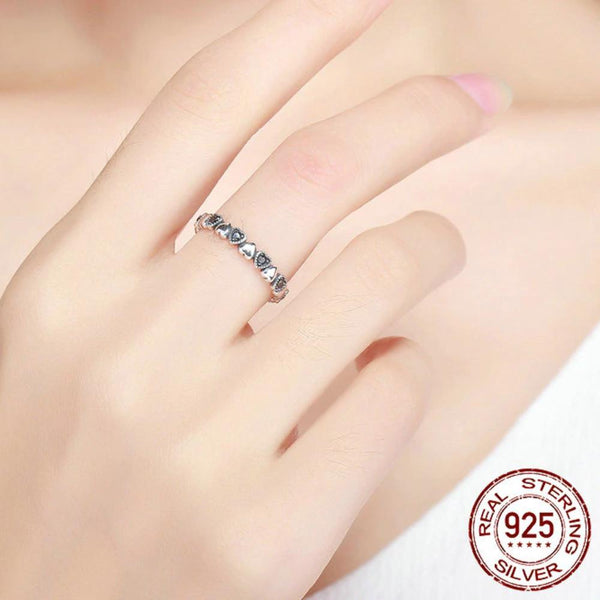 Ring aus Sterlingsilber mit Herzen und Juwelen