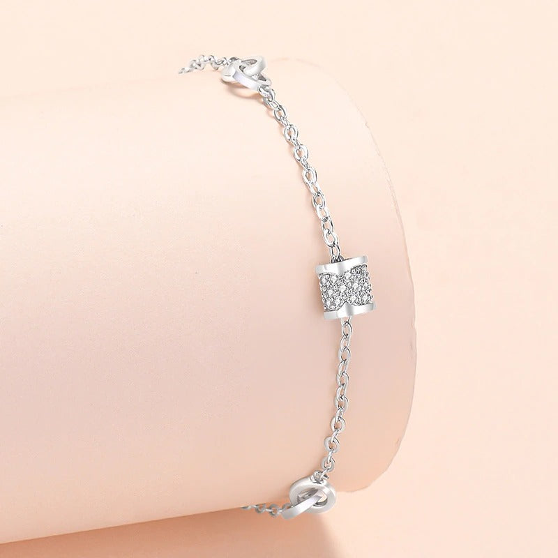 Armbandkollektion mit Schmetterlings- und Kreuz-Charms aus Sterlingsilber