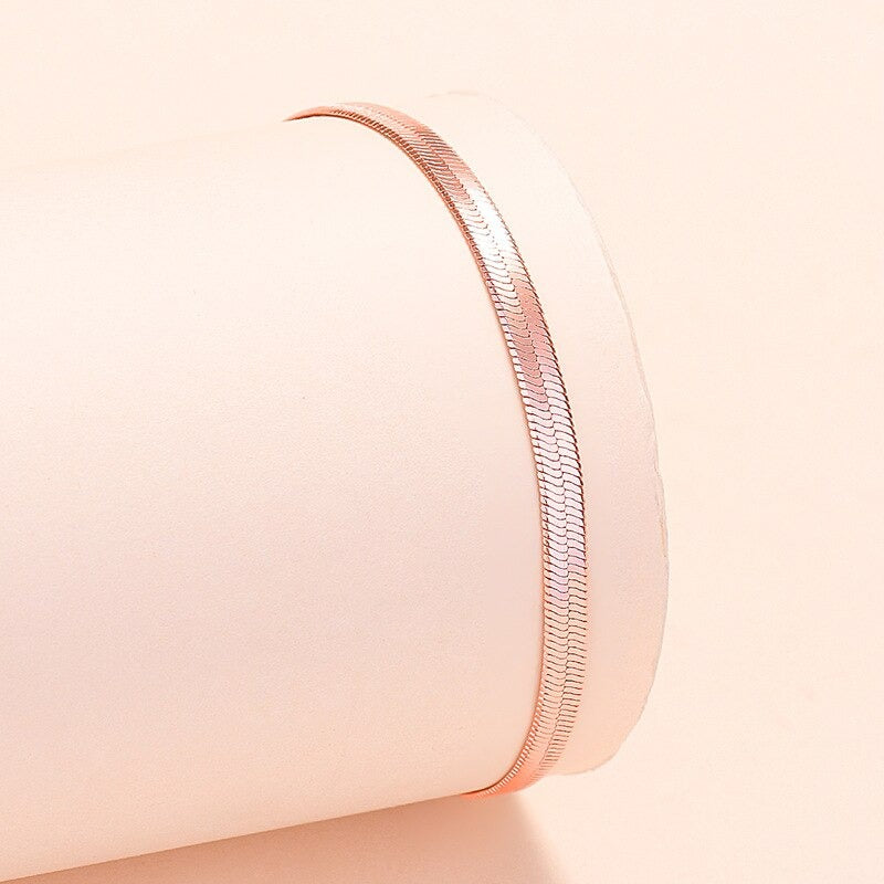 Armbandkollektion mit Schmetterlings- und Kreuz-Charms aus Sterlingsilber