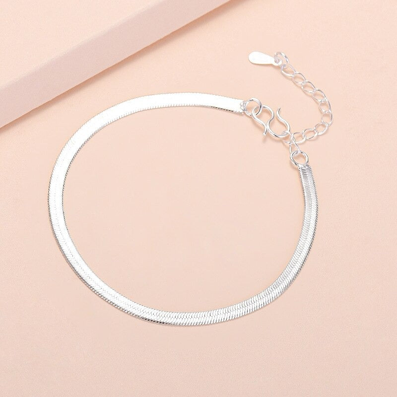 Armbandkollektion mit Schmetterlings- und Kreuz-Charms aus Sterlingsilber