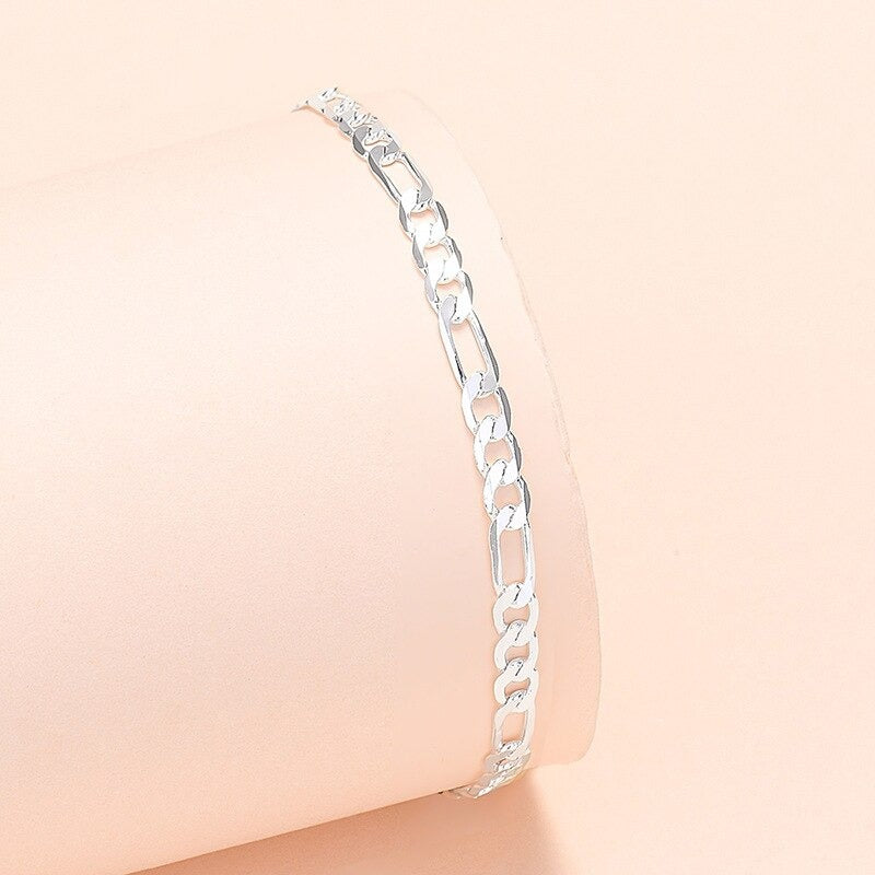 Armbandkollektion mit Schmetterlings- und Kreuz-Charms aus Sterlingsilber