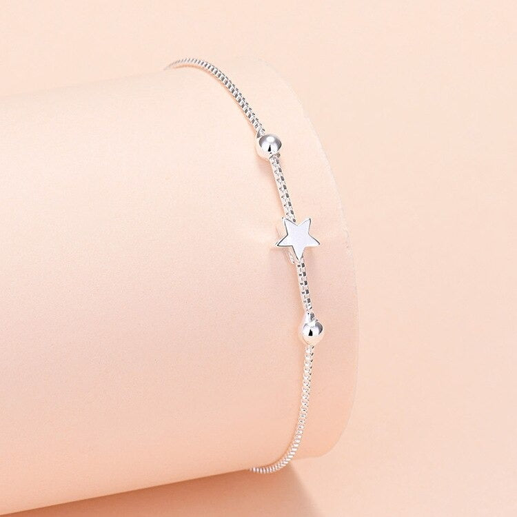 Armbandkollektion mit Schmetterlings- und Kreuz-Charms aus Sterlingsilber