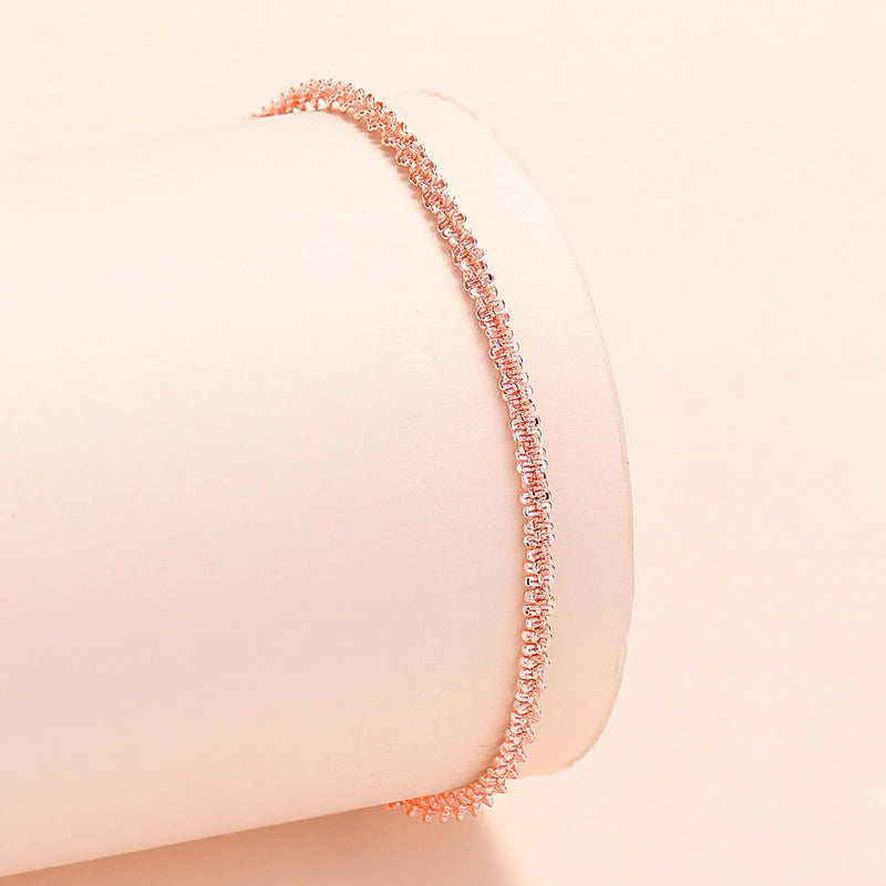 Armbandkollektion mit Schmetterlings- und Kreuz-Charms aus Sterlingsilber