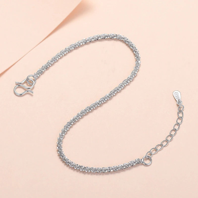 Armbandkollektion mit Schmetterlings- und Kreuz-Charms aus Sterlingsilber