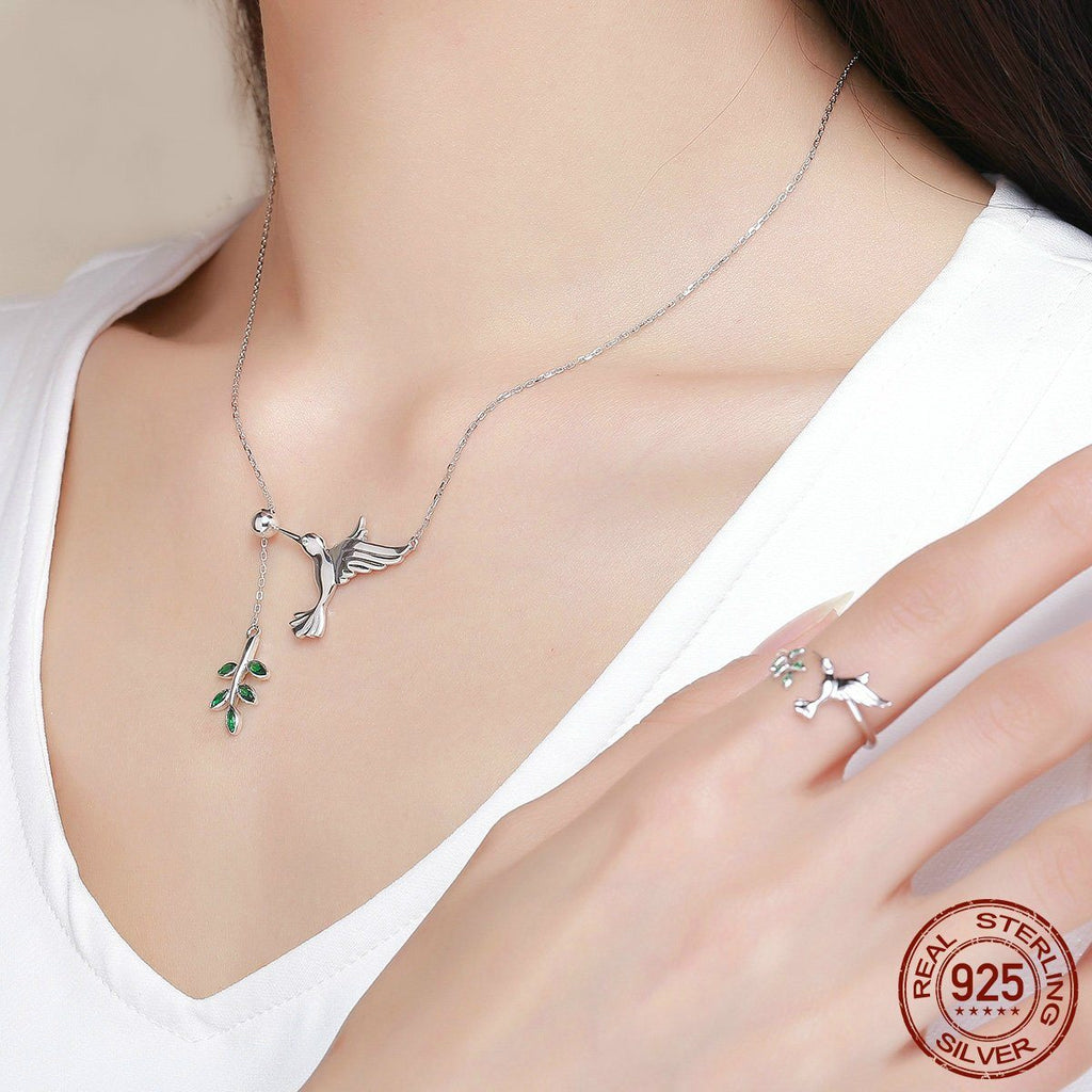 Halskette aus Sterlingsilber mit Kolibri-Grußbaumblättern
