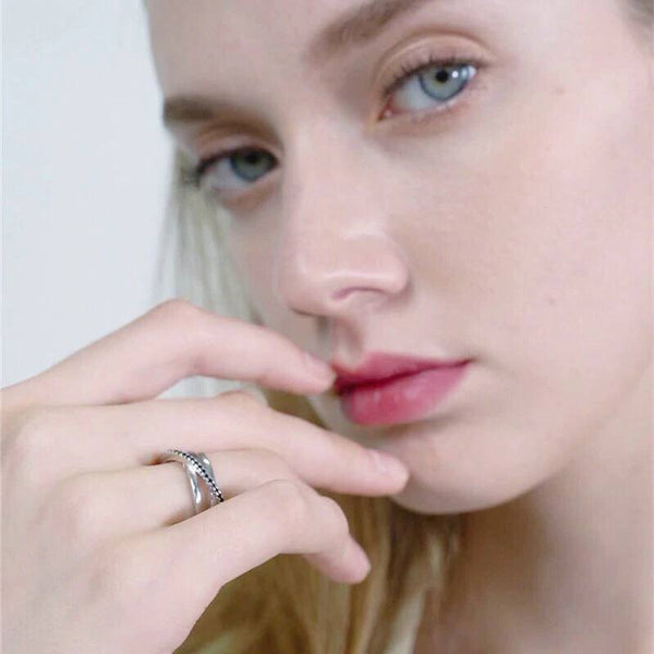 Ring aus Sterlingsilber mit tiefschwarzen Juwelen